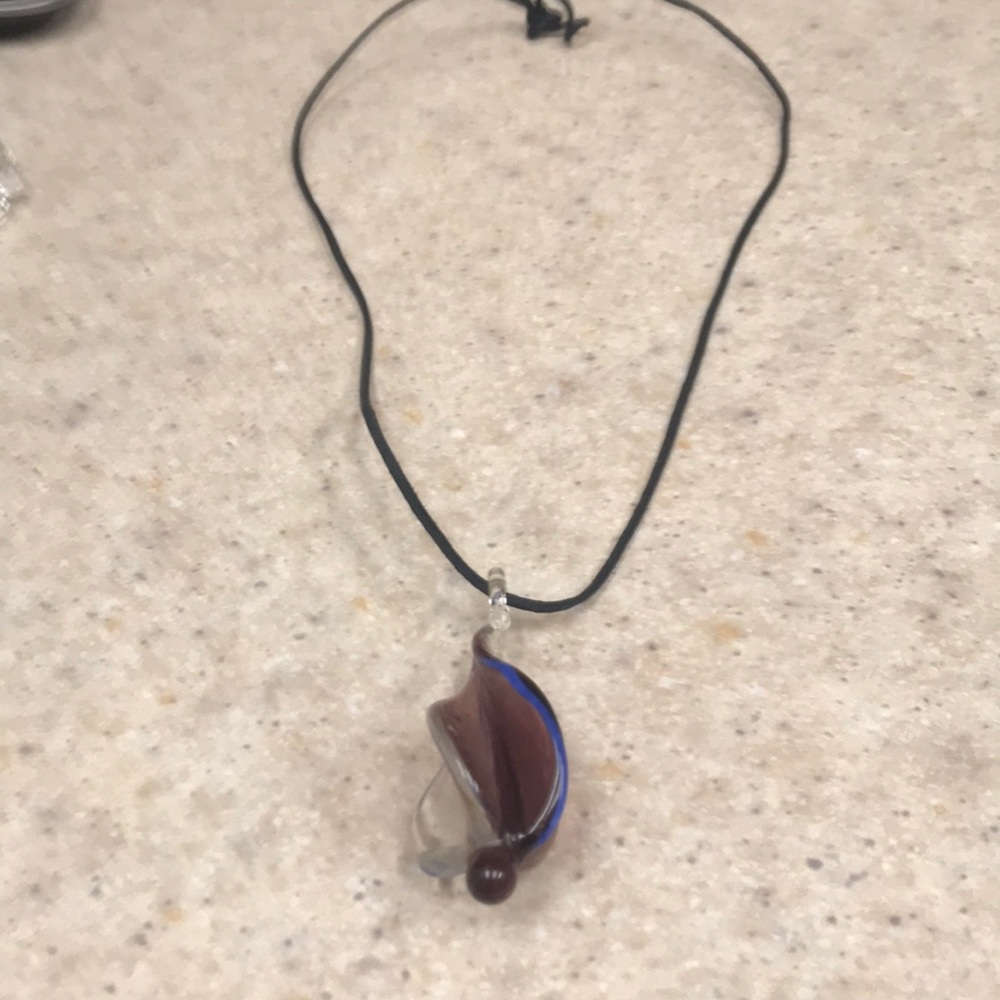 Glass pendant necklace